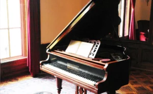 Klavier in einer Altbauwohnung